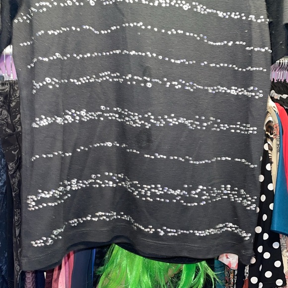 Alia ladies Petites black tshirt size SP design on front silver lines across - Picture 4 of 7